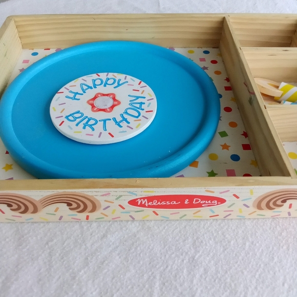 Melissa & Doug Wooden Happy birthday cake plate and candles - Picture 3 of 7